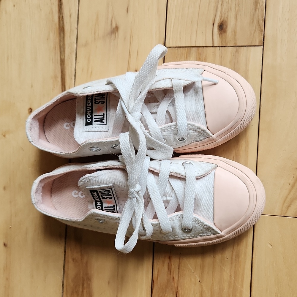 Girls white/blush converse all star sz 11